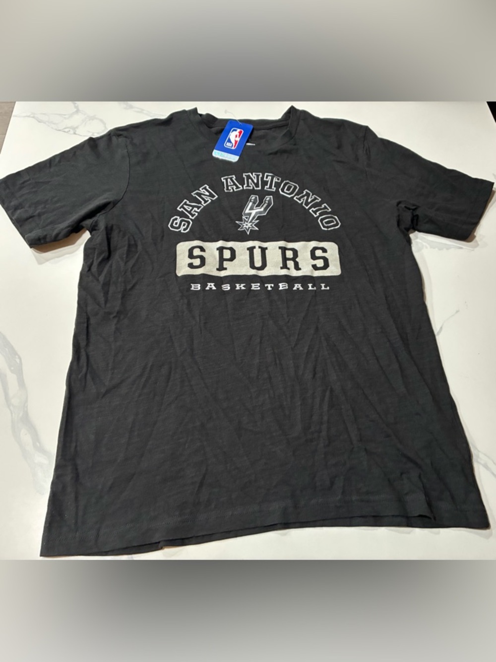 San Antonio Spurs Men’s Shirt (Large) Retails For $50